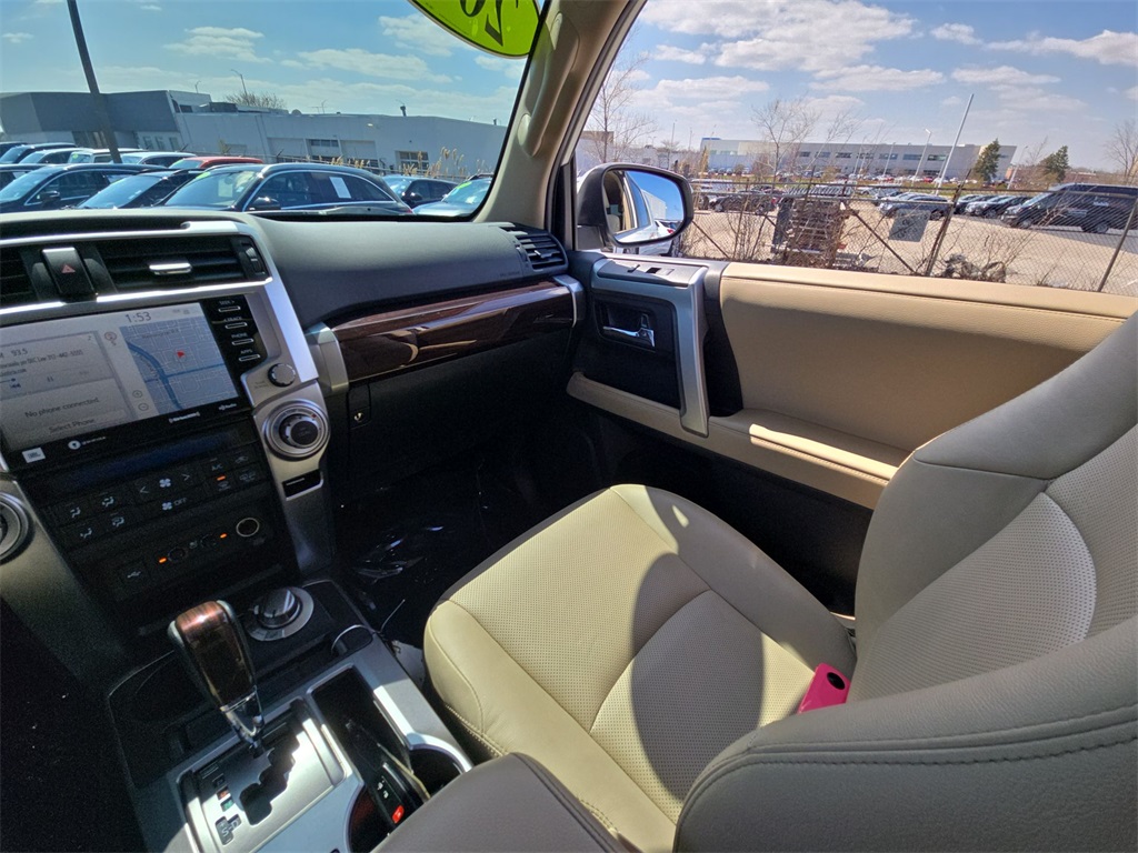 Vehicle image 11 of 41