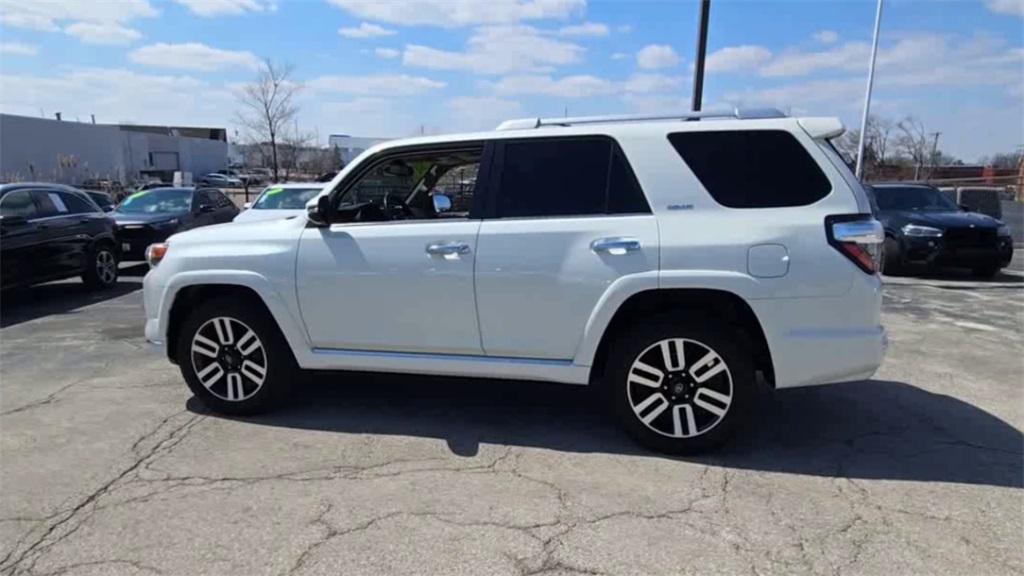 Vehicle image 7 of 41