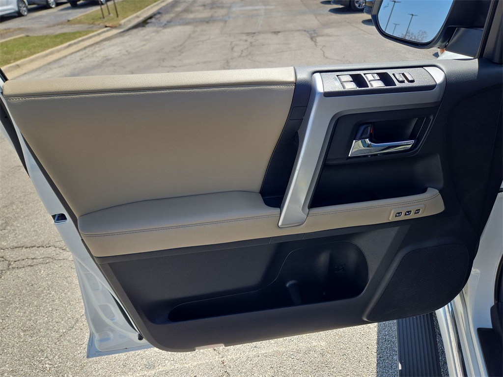 Vehicle image 29 of 41