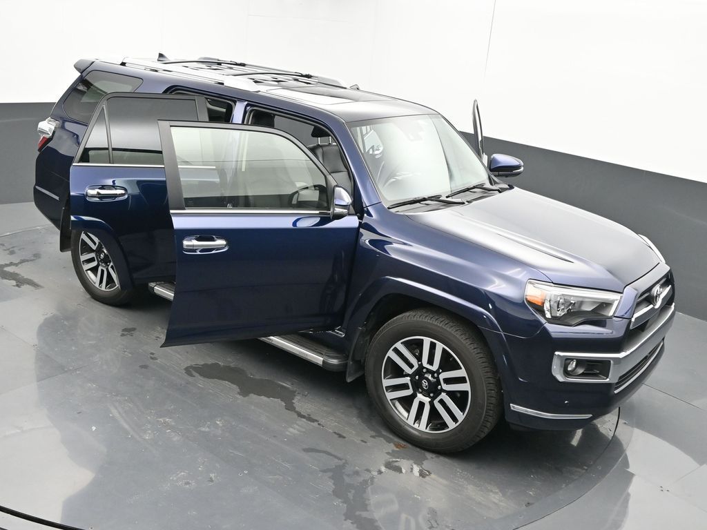 Vehicle image 14 of 76