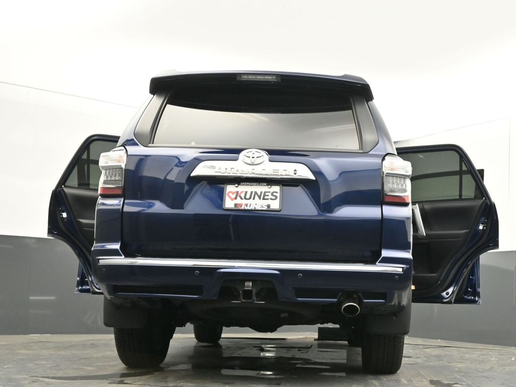 Vehicle image 36 of 76