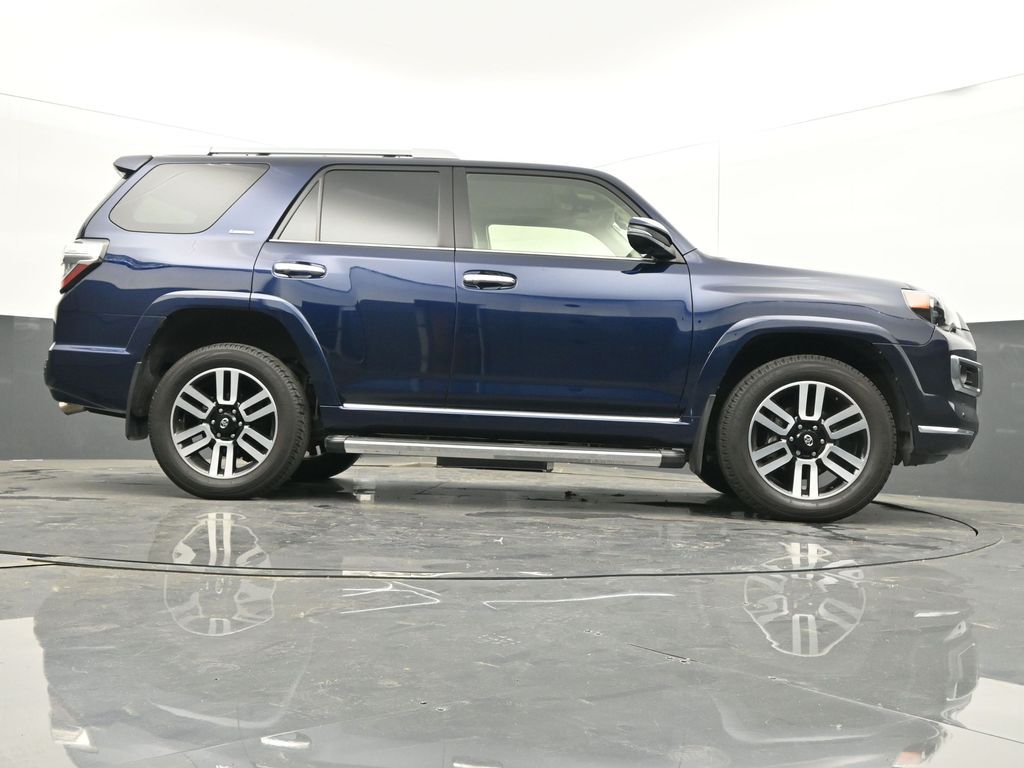 Vehicle image 22 of 76
