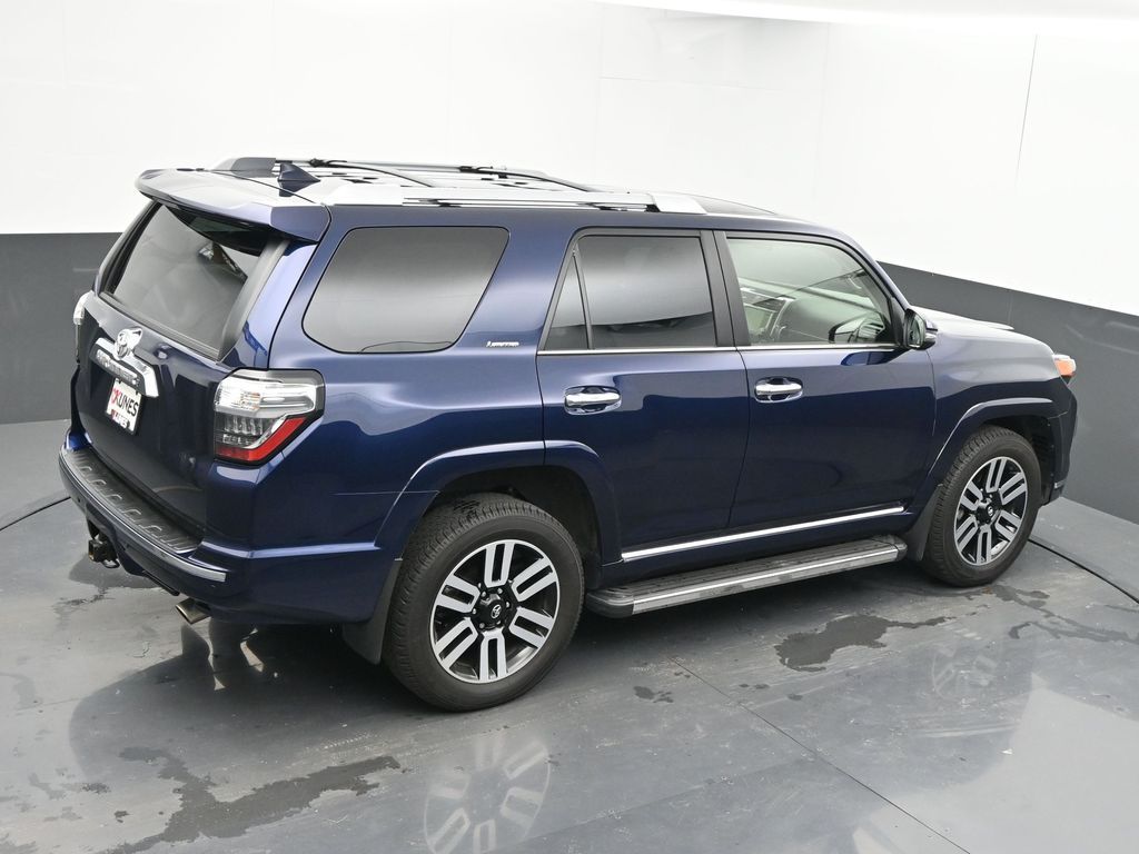 Vehicle image 33 of 76
