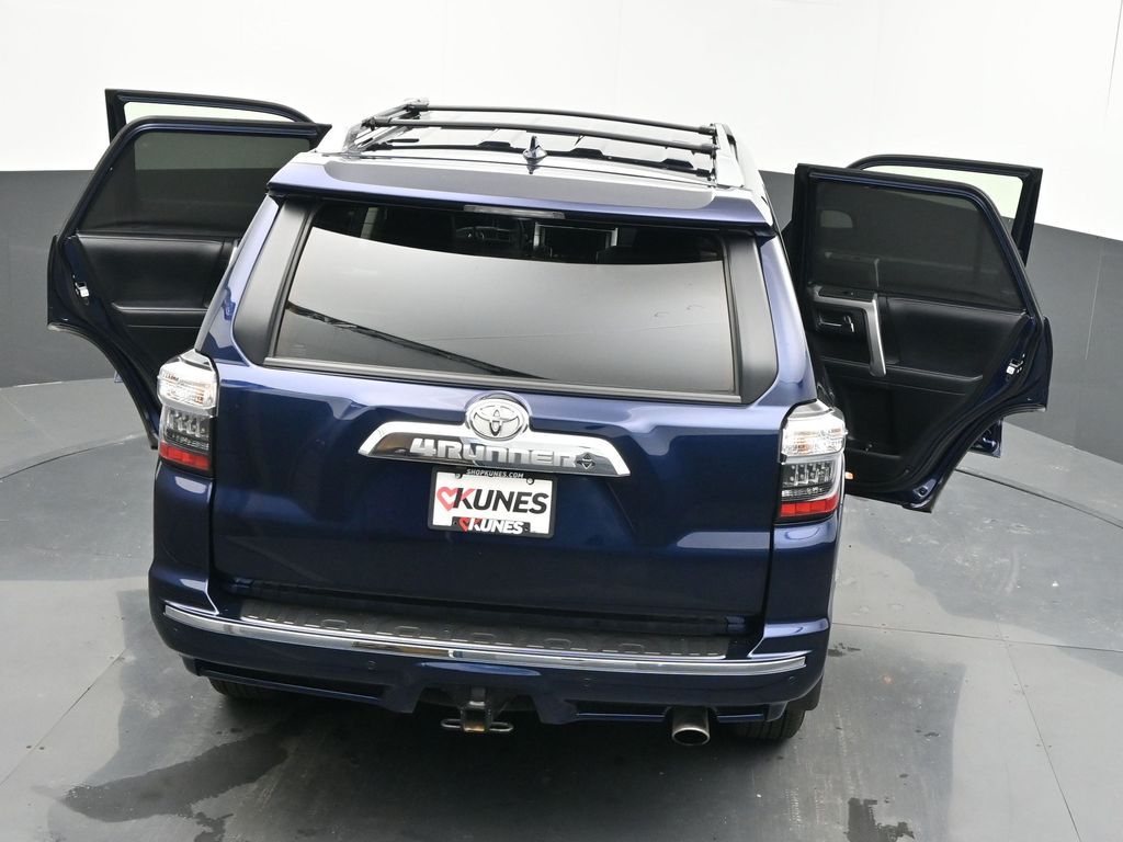 Vehicle image 27 of 76