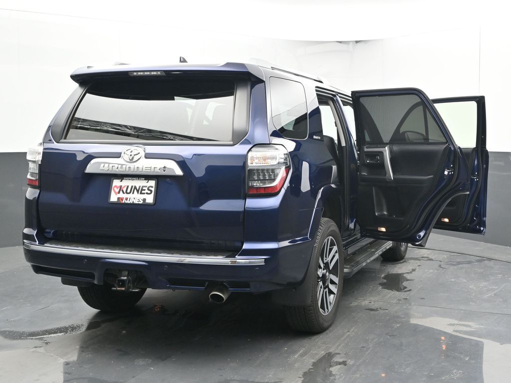 Vehicle image 25 of 76