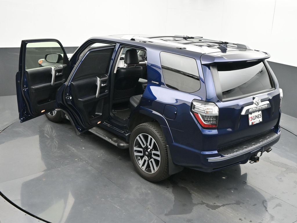 Vehicle image 41 of 76