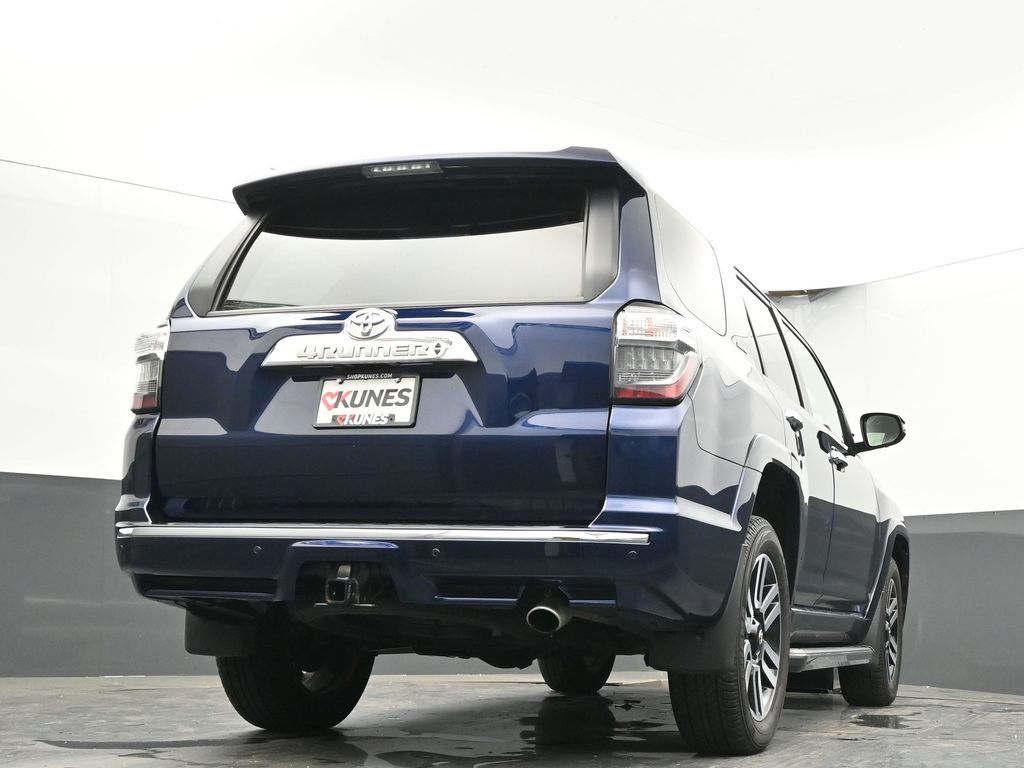 Vehicle image 31 of 76