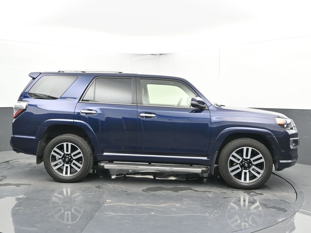 Vehicle image 21 of 76