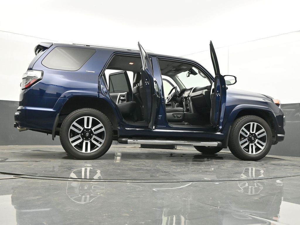 Vehicle image 23 of 76