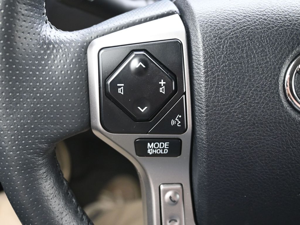 Vehicle image 67 of 76