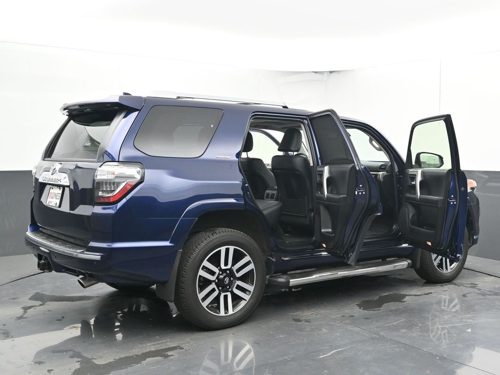 Vehicle image 34 of 76