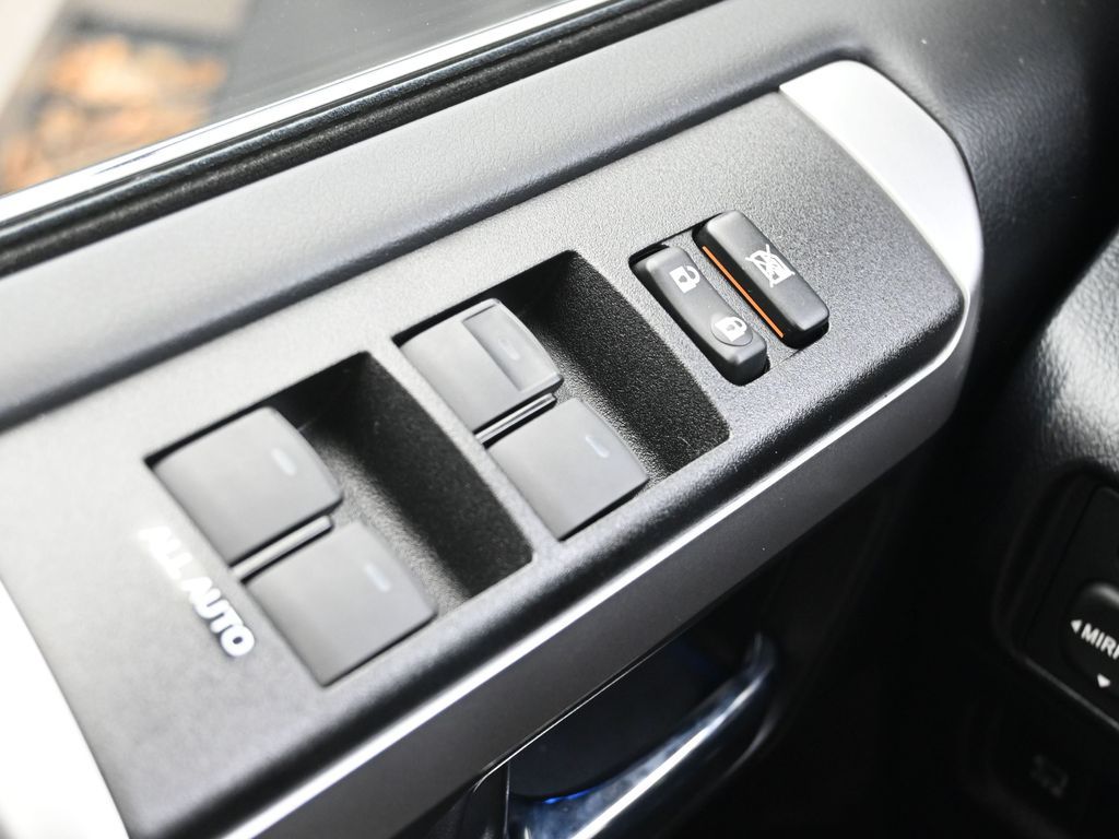Vehicle image 65 of 76