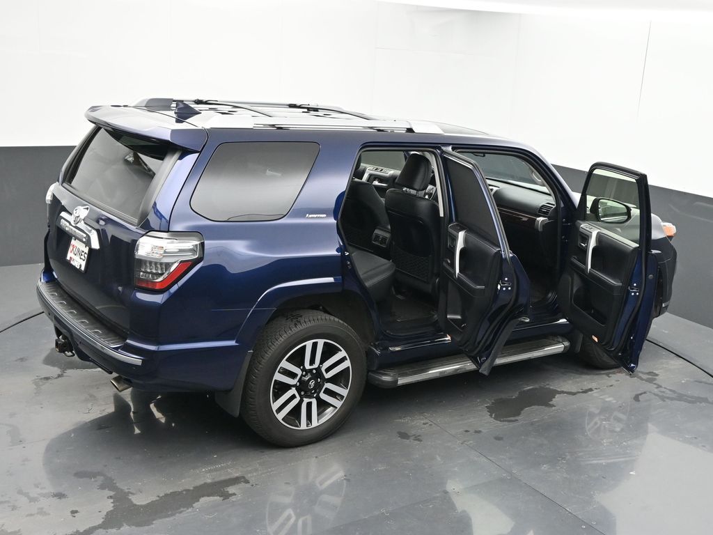 Vehicle image 28 of 76