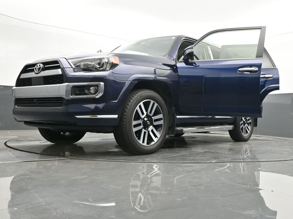 Vehicle image 7 of 76