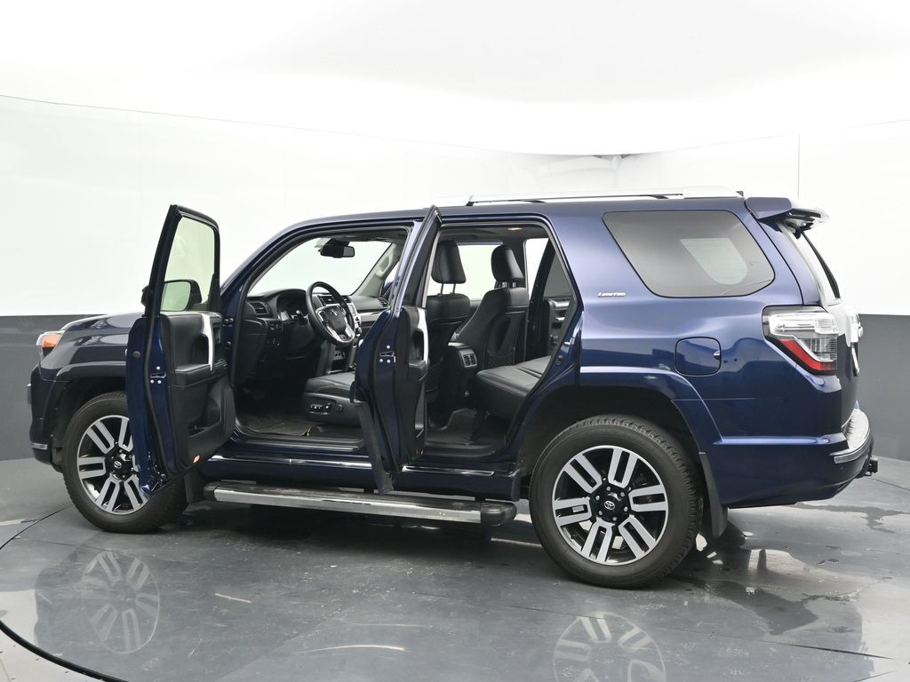 Vehicle image 39 of 76