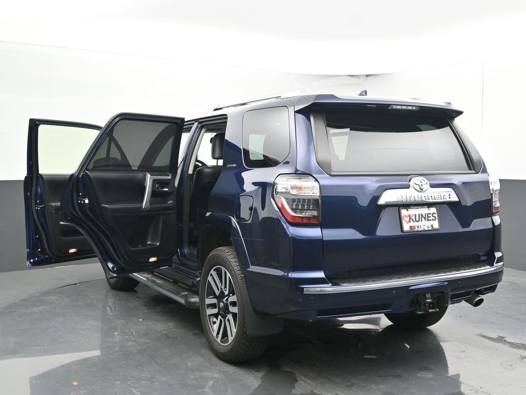Vehicle image 38 of 76