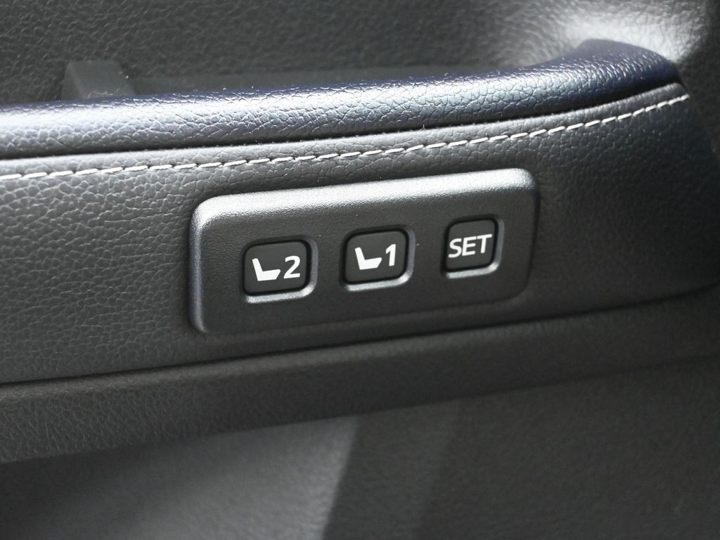 Vehicle image 62 of 76