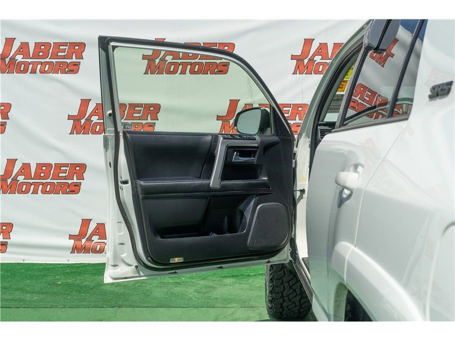 Vehicle image 23 of 38