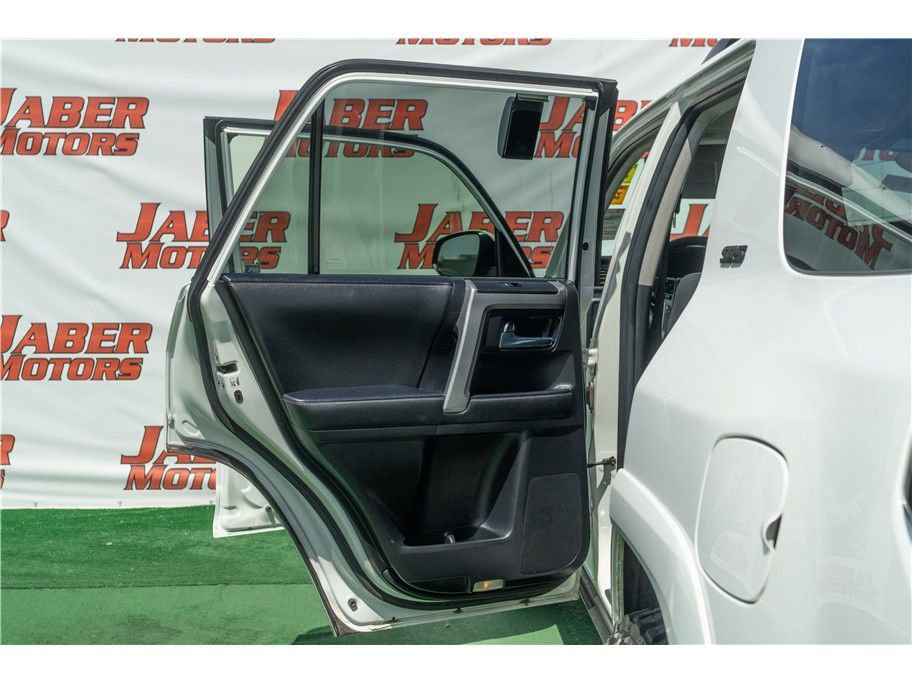 Vehicle image 26 of 38