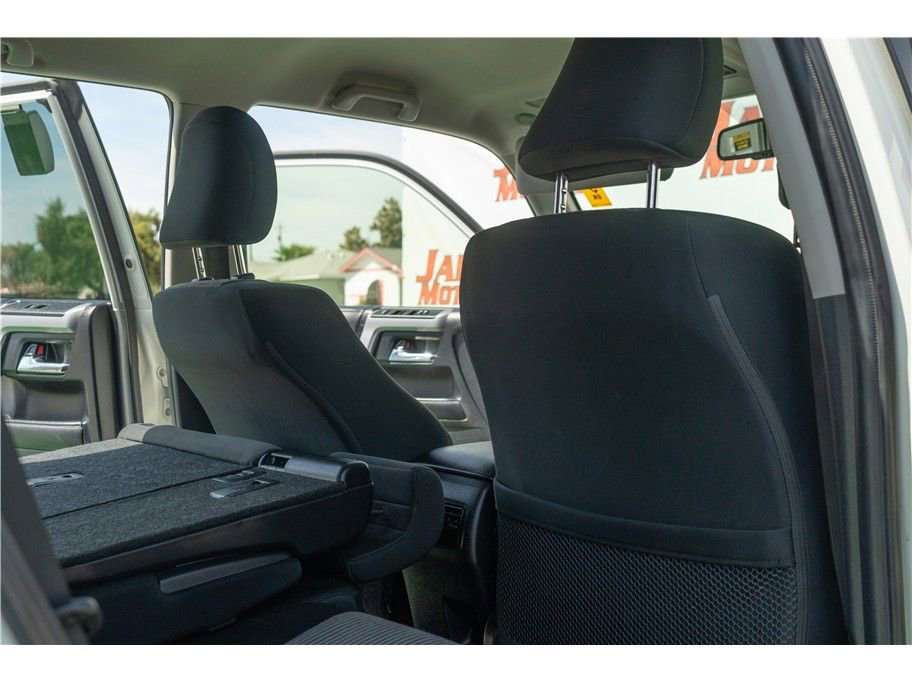 Vehicle image 29 of 38