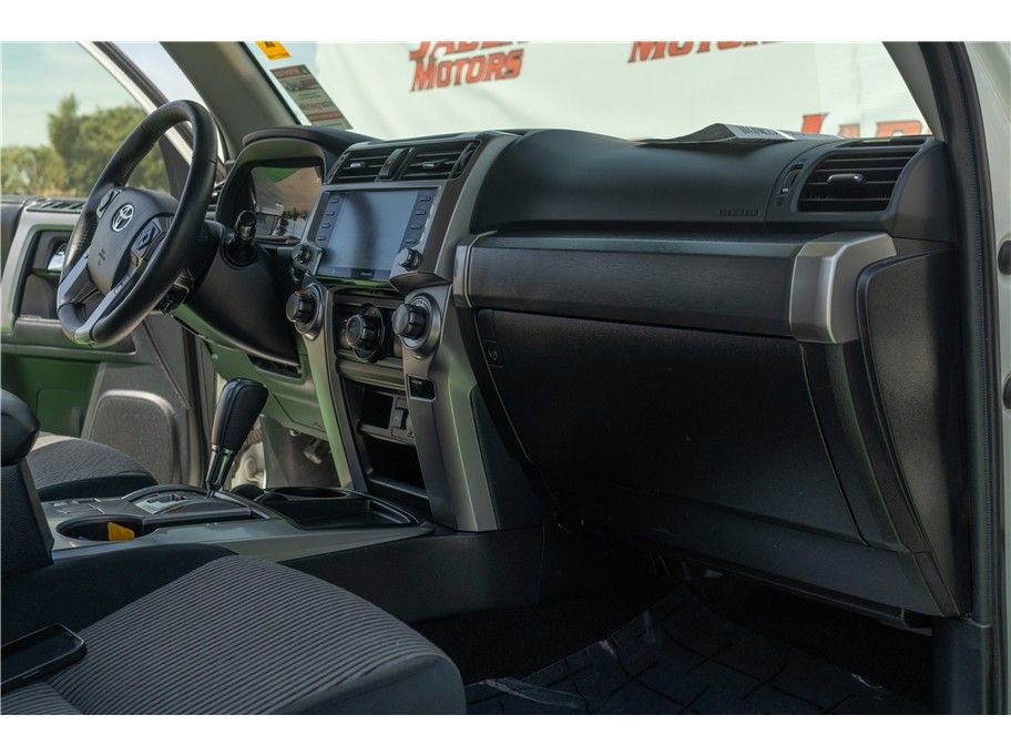 Vehicle image 27 of 38