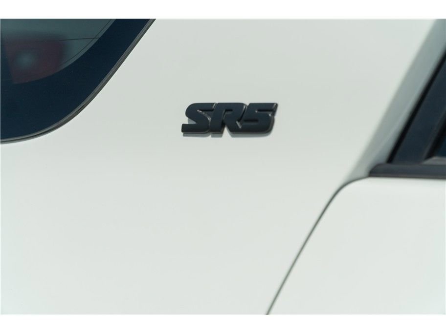 Vehicle image 37 of 38