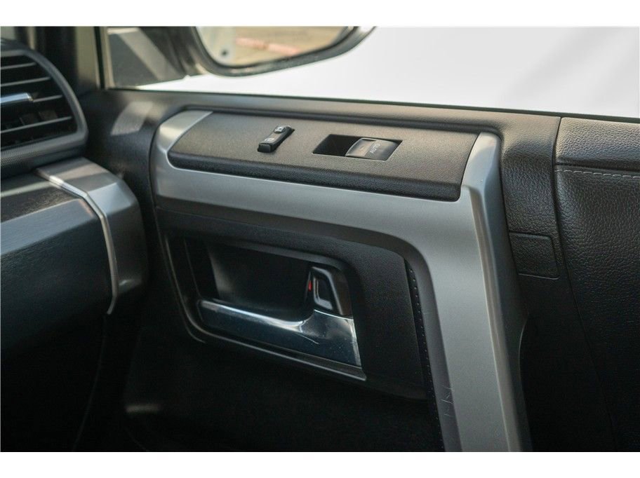 Vehicle image 22 of 38