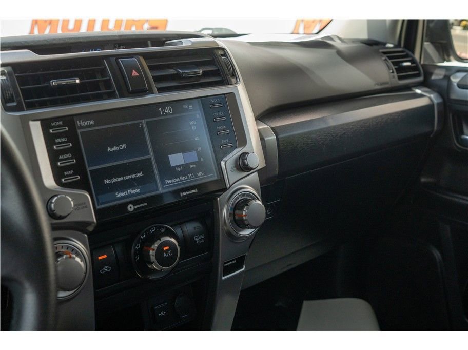 Vehicle image 17 of 38