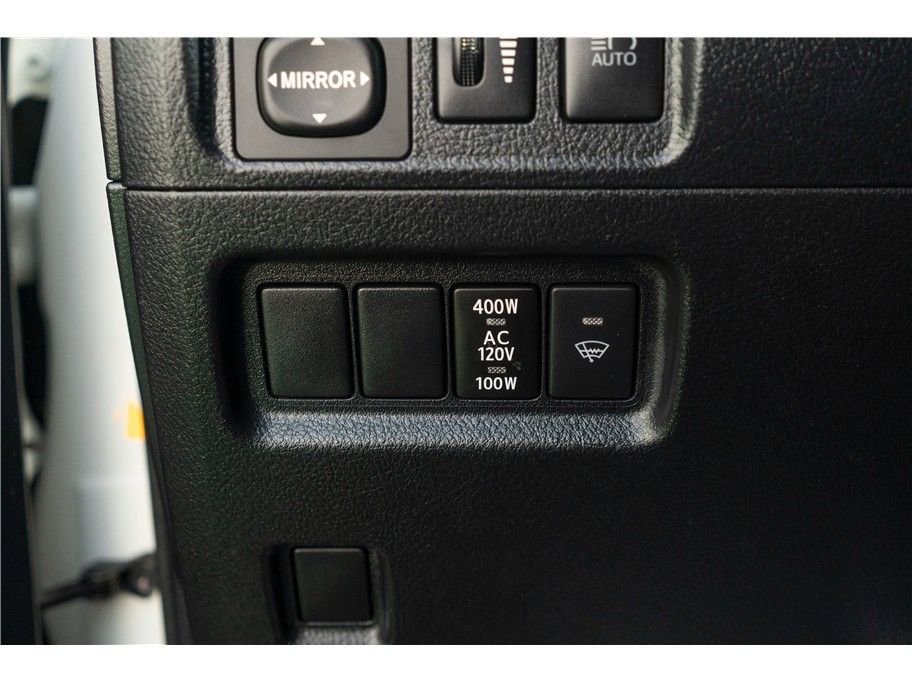 Vehicle image 32 of 38