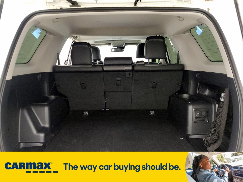 Vehicle image 27 of 29