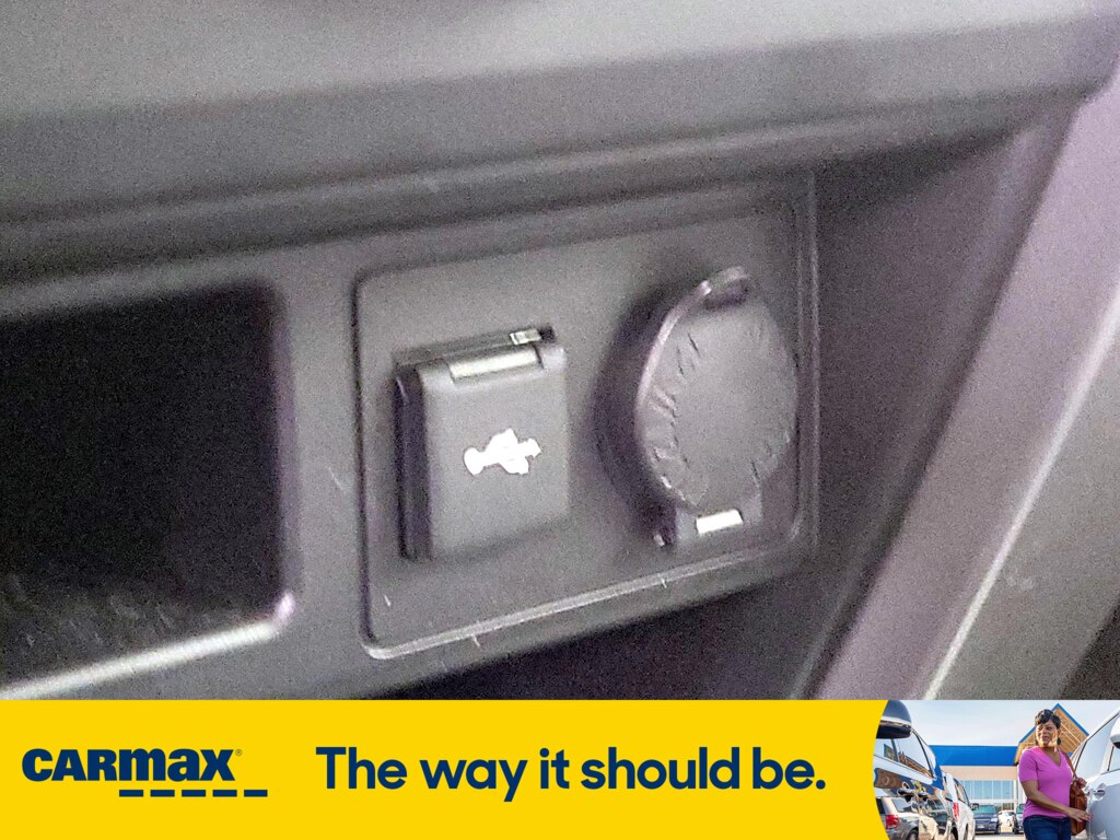 Vehicle image 24 of 29