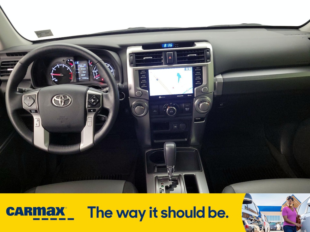 Vehicle image 11 of 29