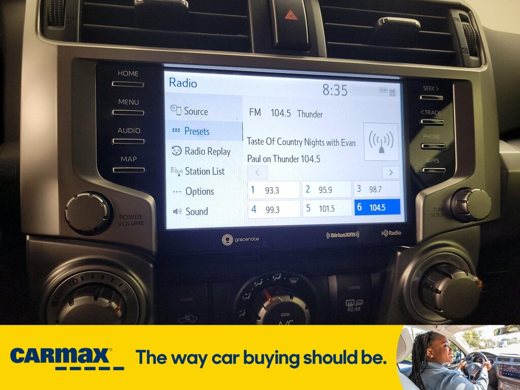 Vehicle image 21 of 29