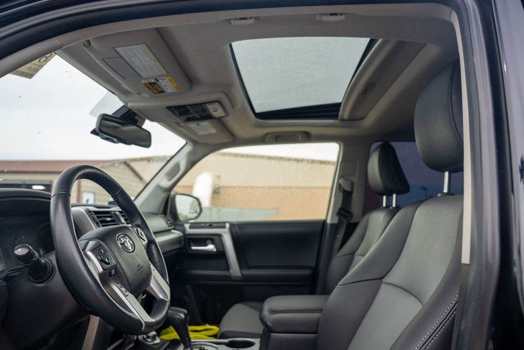 Vehicle image 21 of 36
