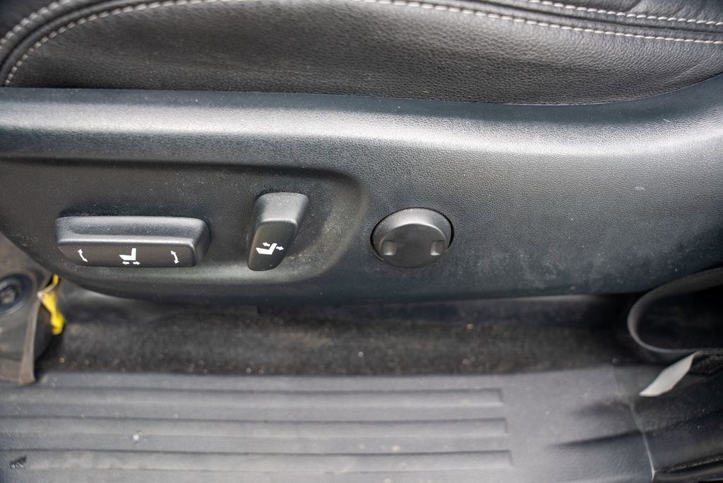 Vehicle image 19 of 36