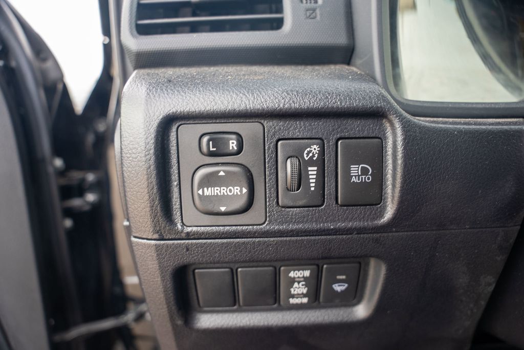 Vehicle image 22 of 36