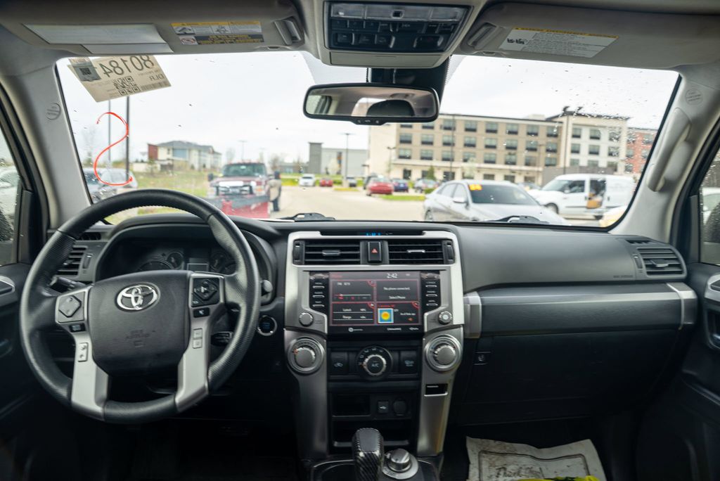 Vehicle image 17 of 36