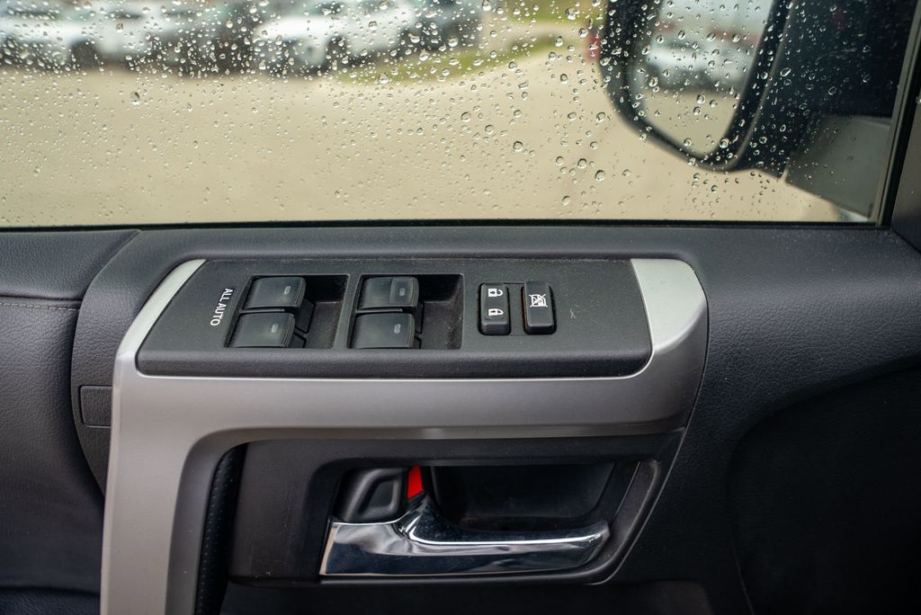 Vehicle image 18 of 36