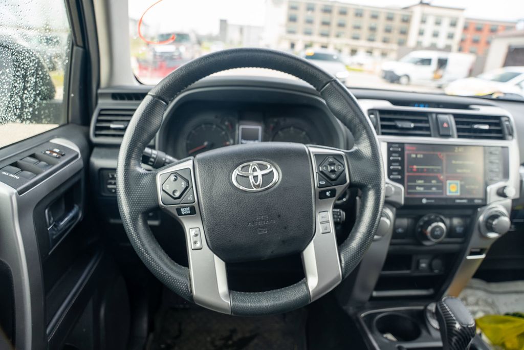 Vehicle image 16 of 36