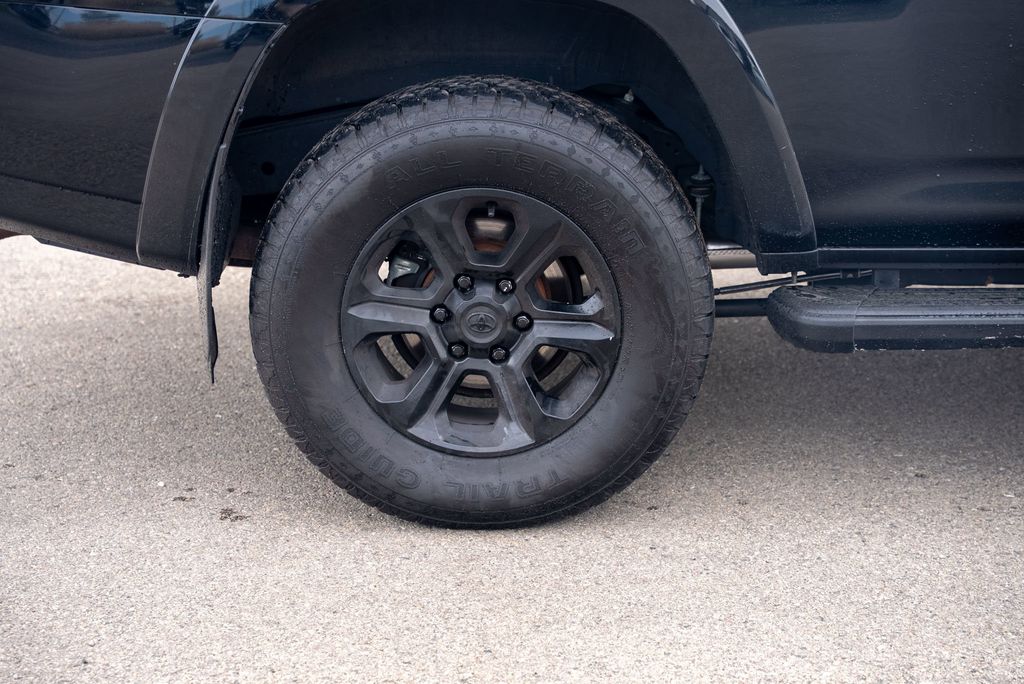 Vehicle image 10 of 36