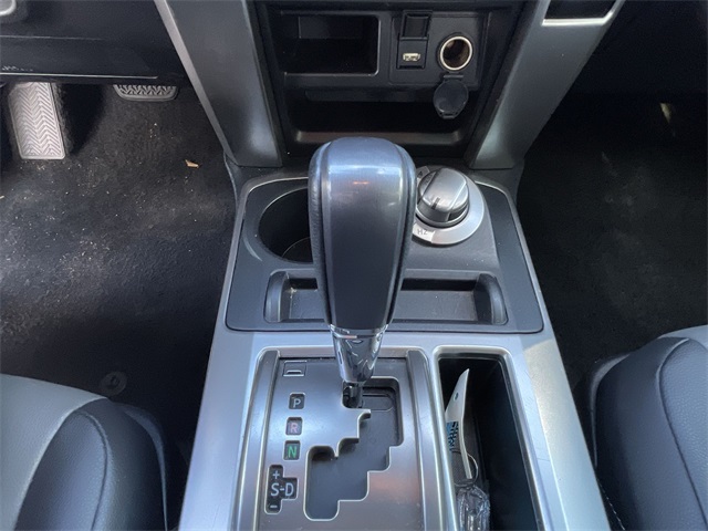 Vehicle image 21 of 25
