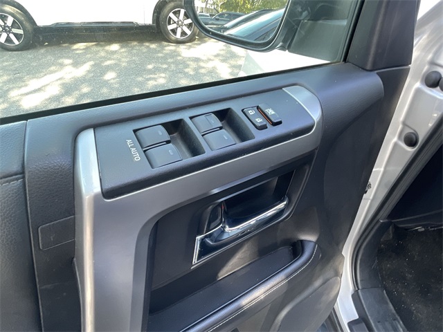 Vehicle image 22 of 25
