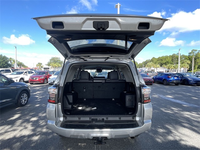 Vehicle image 23 of 25