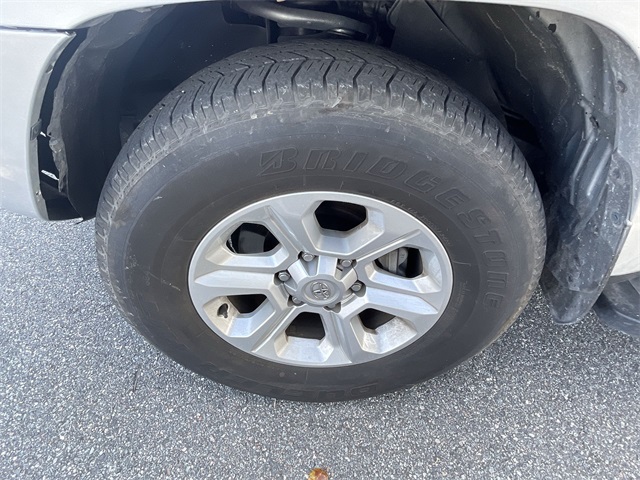 Vehicle image 10 of 25