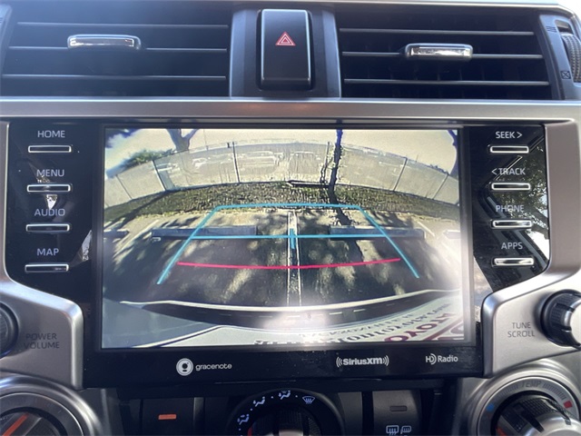 Vehicle image 18 of 25