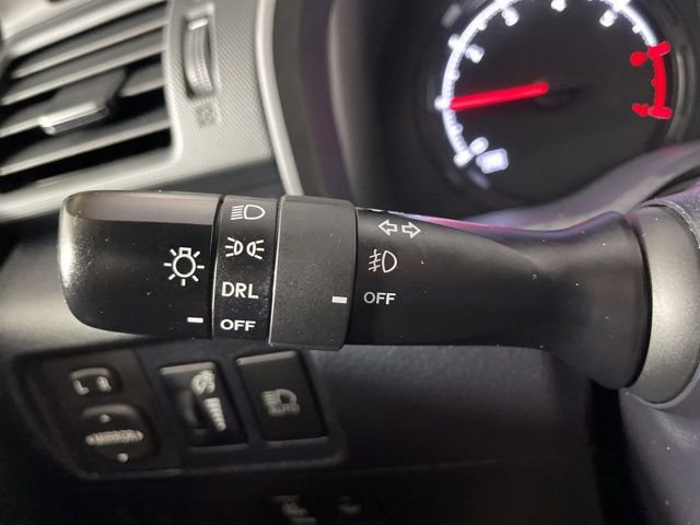 Vehicle image 27 of 40