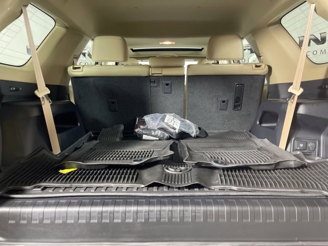 Vehicle image 13 of 40