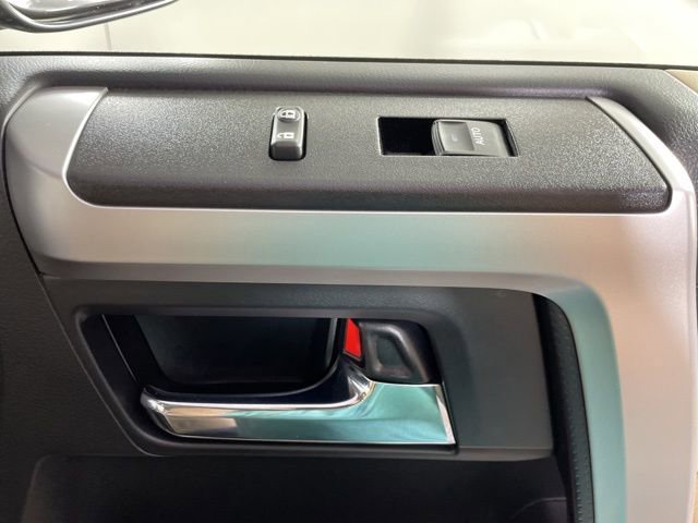 Vehicle image 25 of 40
