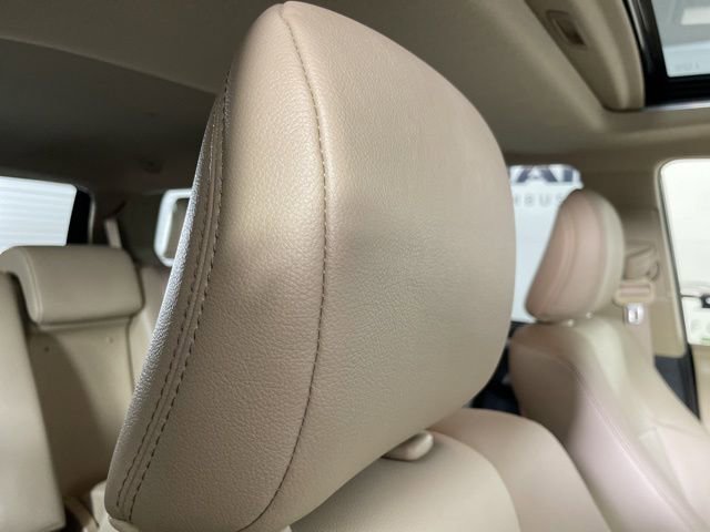 Vehicle image 16 of 40