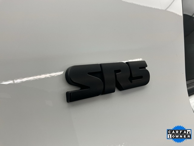 Vehicle image 27 of 32